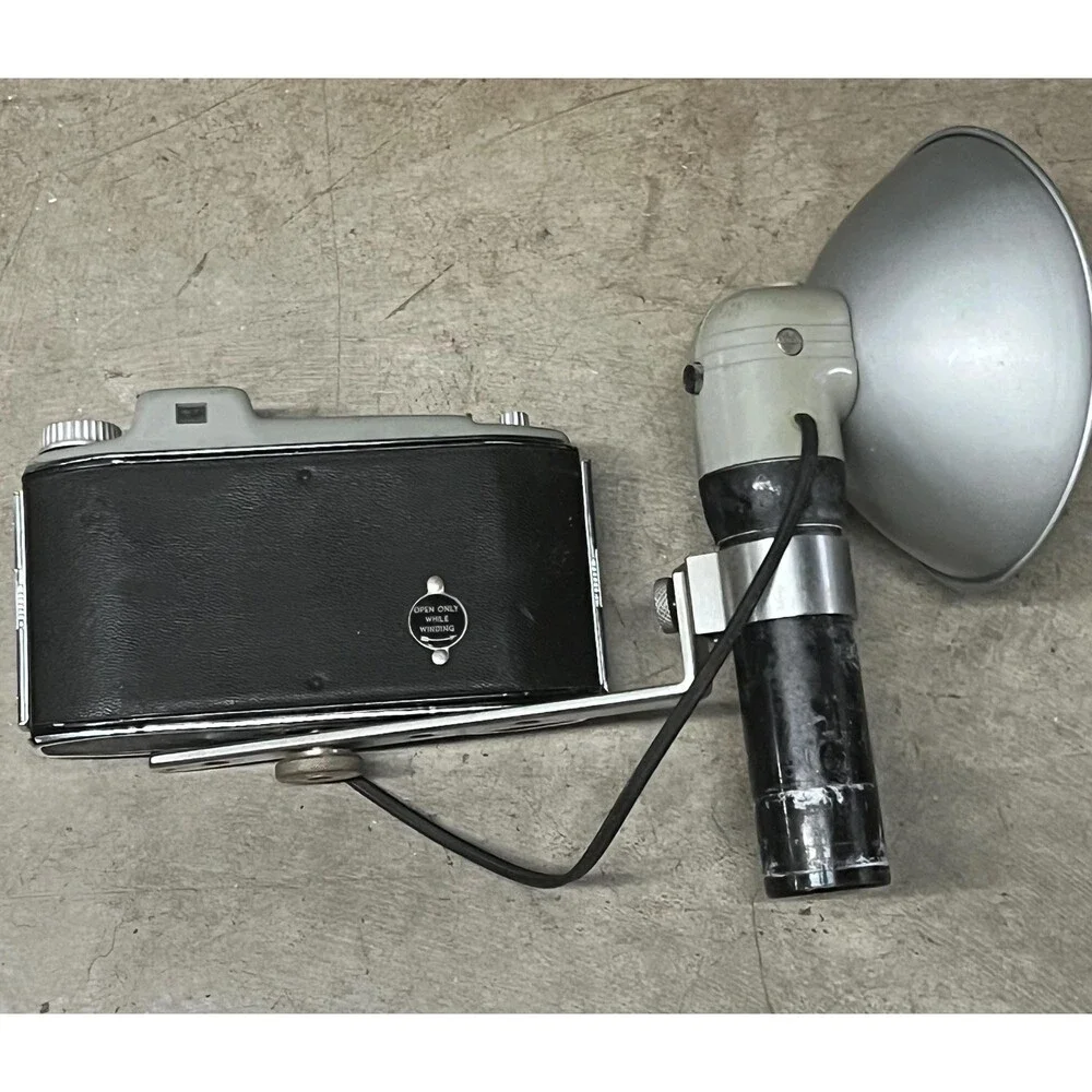 Kodak Tourist II Camera Anaston lens Diomatic shutter B-C Flasholder untested
